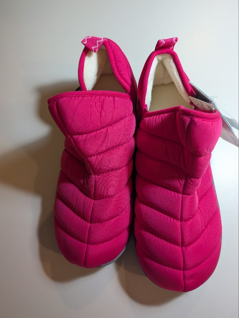 Rockdove Alpinz Woman's Size 10 Quilted Slip-On Cozy Booties in Bright Pink NWT